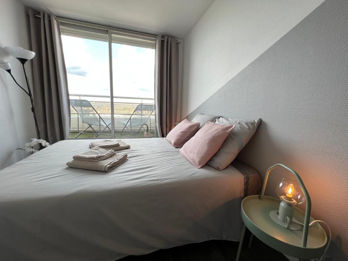 Above Eiffel Tower View Balcony Apartment