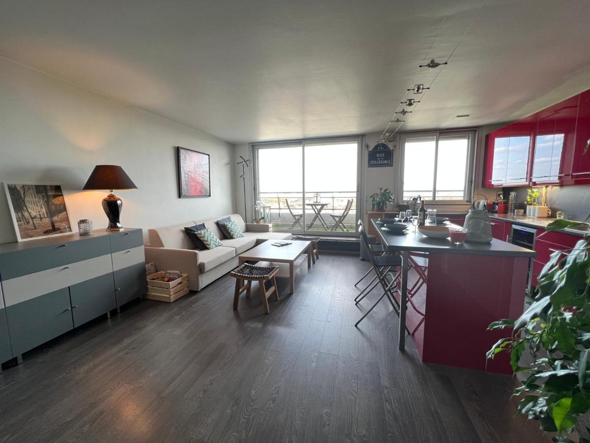 Above Eiffel Tower View Balcony Apartment *