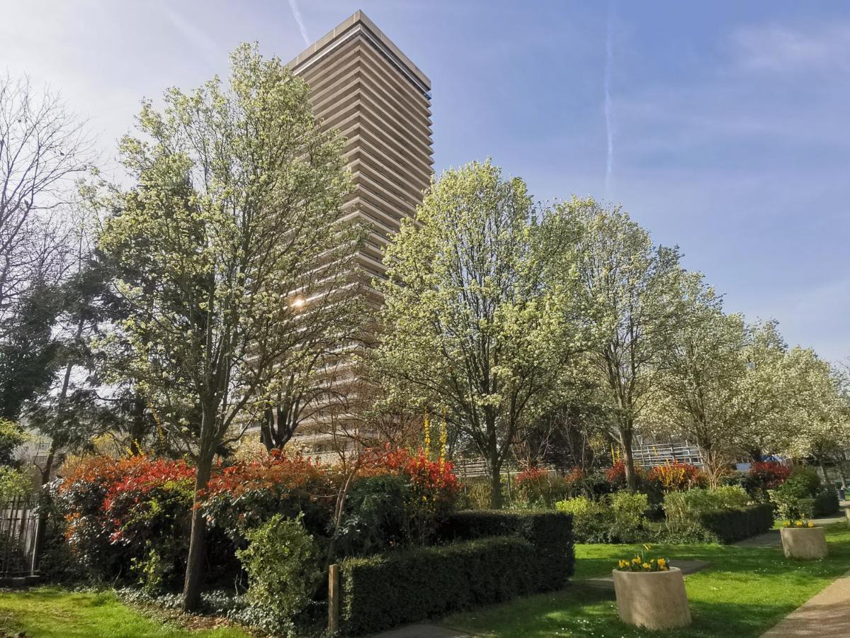 Apartment Above Eiffel Tower View Balcony