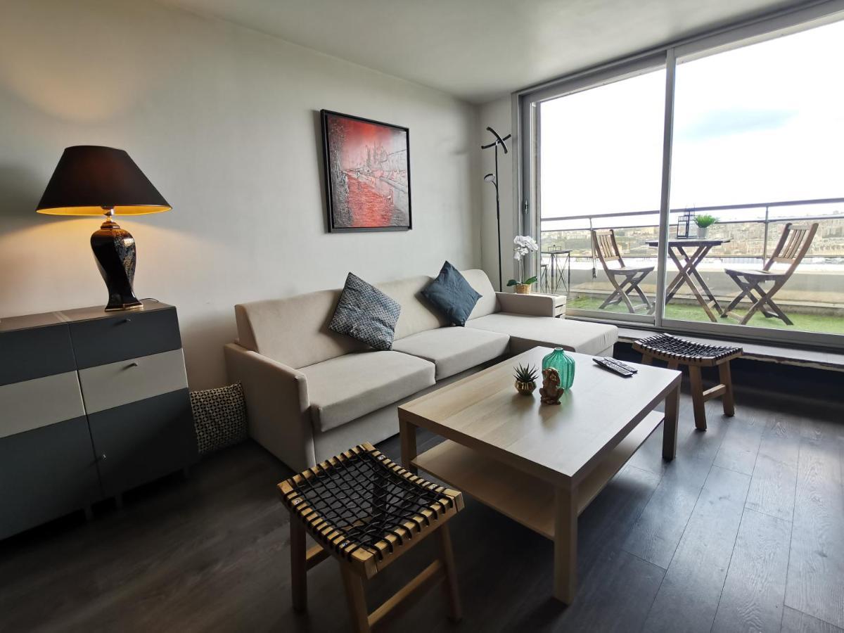 Apartment Above Eiffel Tower View Balcony